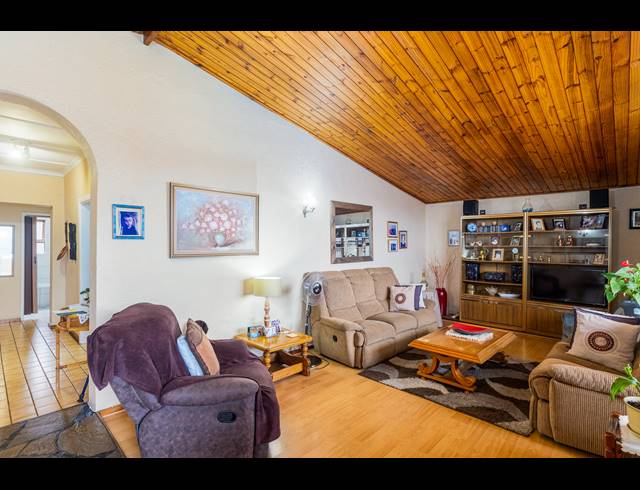 3 BEDROOM FREEHOLD SOLD IN CHURCHILL ESTATE